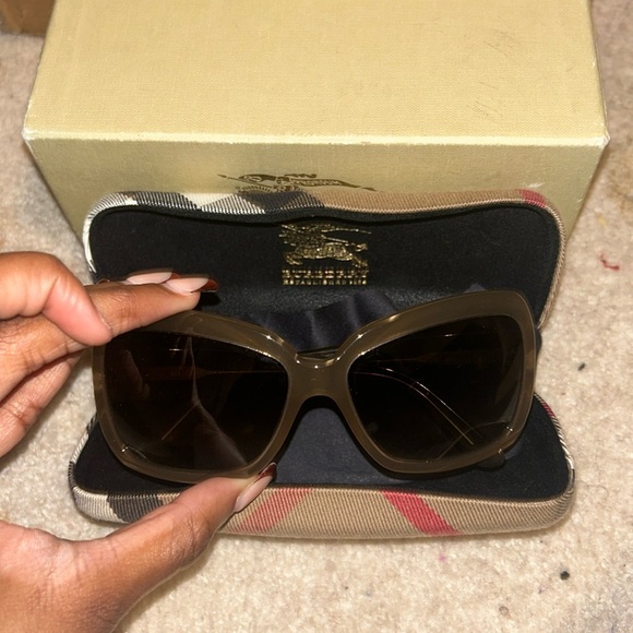 vintage BURBERRY SUNGLASSES - Picture 2 of 5